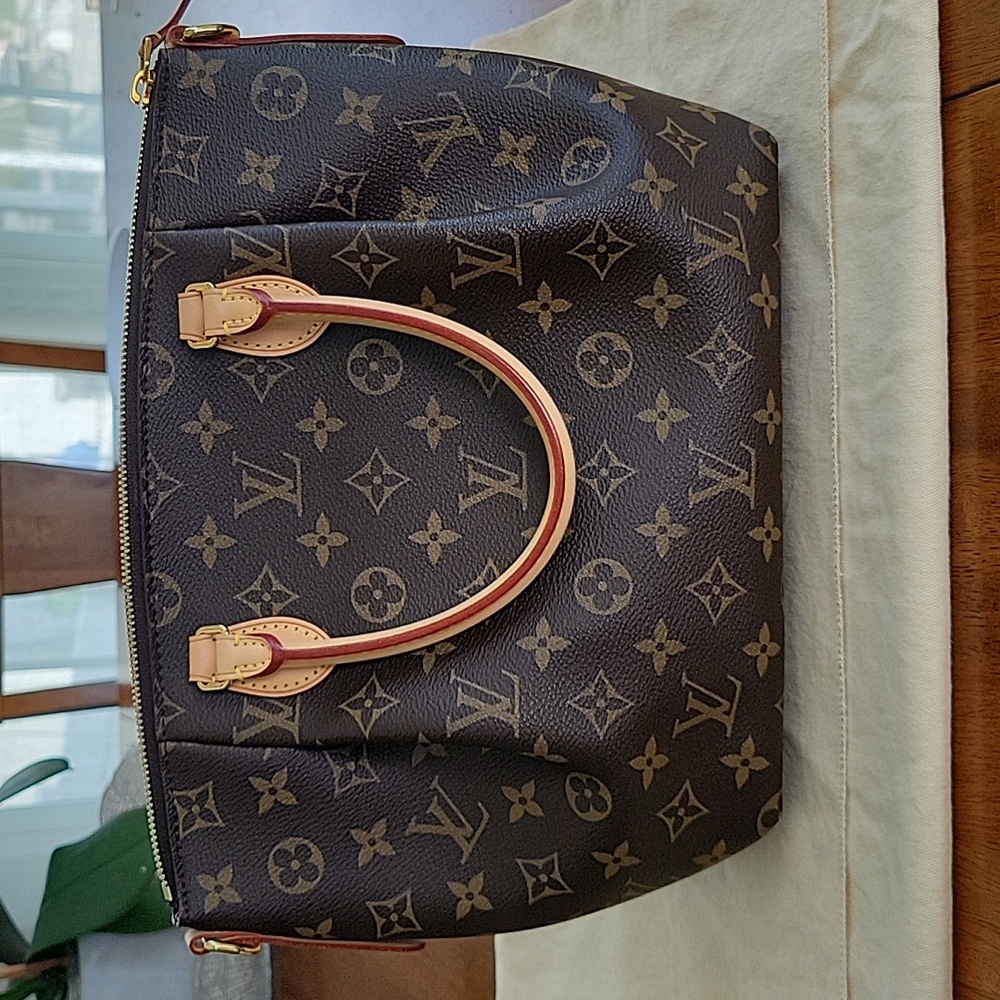 Gorgeous Louis Vuitton Turenne PM - Picture 2 of 8